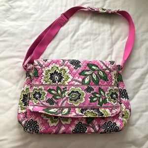 EUC pink Vera Bradley messenger bag